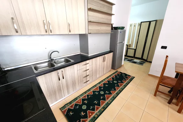 Shtepi me qera Apartament ne Tirane, 2+1, Mobilimi E mobiluar, Pagesa 45,000  Leke.