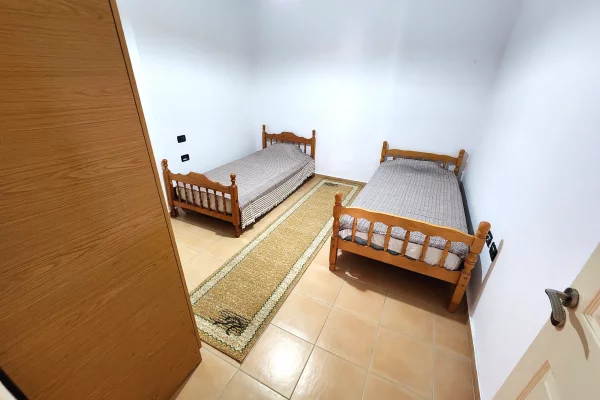 Shtepi me qera Apartament ne Tirane, 2+1, Mobilimi E mobiluar, Pagesa 45,000  Leke.