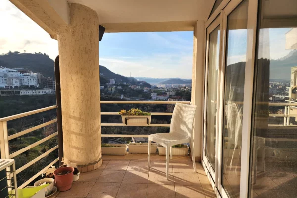 Duplex (casa a 2 piani) in vendita a Tirana 2+1, Arredato