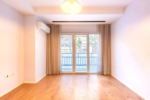 Zyre Absolute - Open Space (Vesa Center) Rruge Kryesore, BLLOK (160 m2) Parket Zvicerian