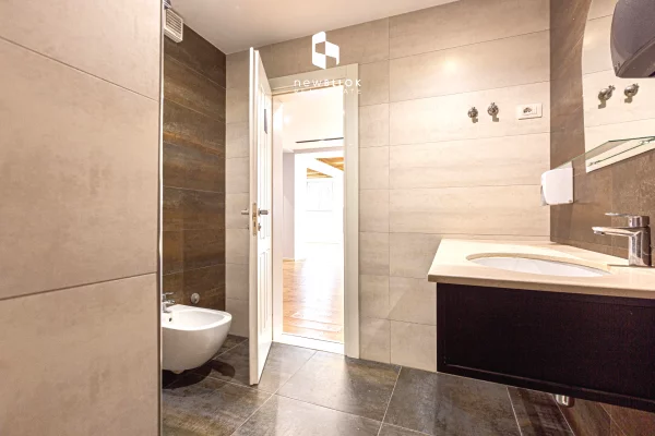 Zyre Absolute - Open Space (Vesa Center) Rruge Kryesore, BLLOK (160 m2) Parket Zvicerian