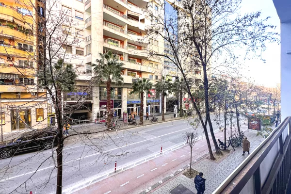 Zyre Absolute - Open Space (Vesa Center) Rruge Kryesore, BLLOK (160 m2) Parket Zvicerian