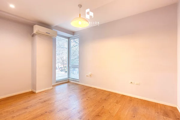 Zyre Absolute - Open Space (Vesa Center) Rruge Kryesore, BLLOK (160 m2) Parket Zvicerian