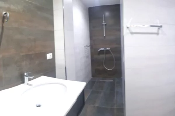 Zyre Absolute - Open Space (Vesa Center) Rruge Kryesore, BLLOK (160 m2) Parket Zvicerian