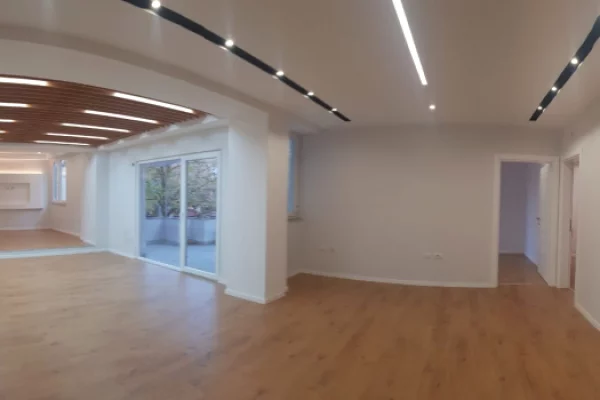 Zyre Absolute - Open Space (Vesa Center) Rruge Kryesore, BLLOK (160 m2) Parket Zvicerian
