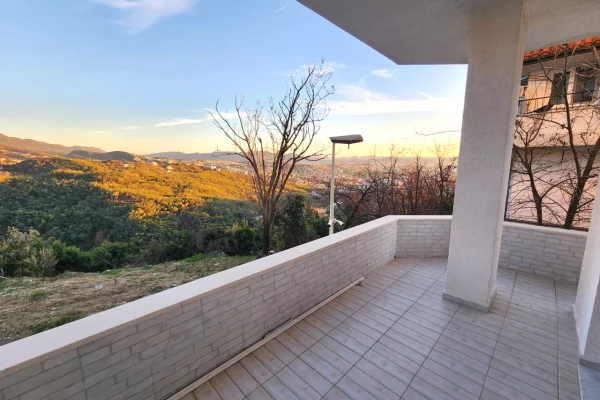 Shtepi me qera Apartament ne Tirane, 2+1, Mobilimi E mobiluar, Pagesa 500  Euro.