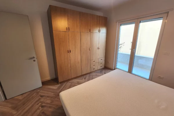 Shtepi me qera Apartament ne Tirane, 2+1, Mobilimi E mobiluar, Pagesa 500  Euro.