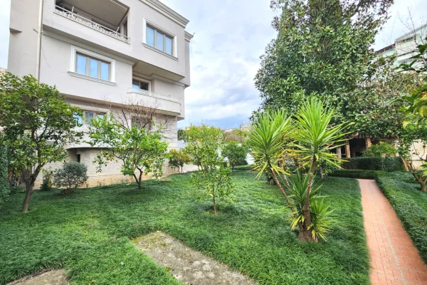 Appartamento in affitto a Tirana 3+1, Arredato