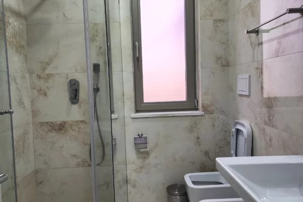 Appartamento in affitto a Tirana 3+1, Arredato