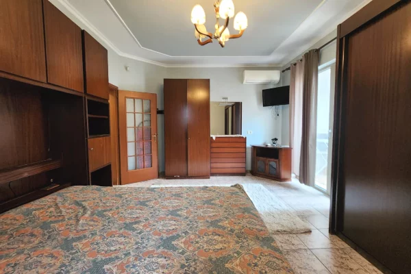 Appartamento in affitto a Tirana 3+1, Arredato