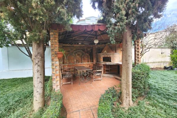 Appartamento in affitto a Tirana 3+1, Arredato