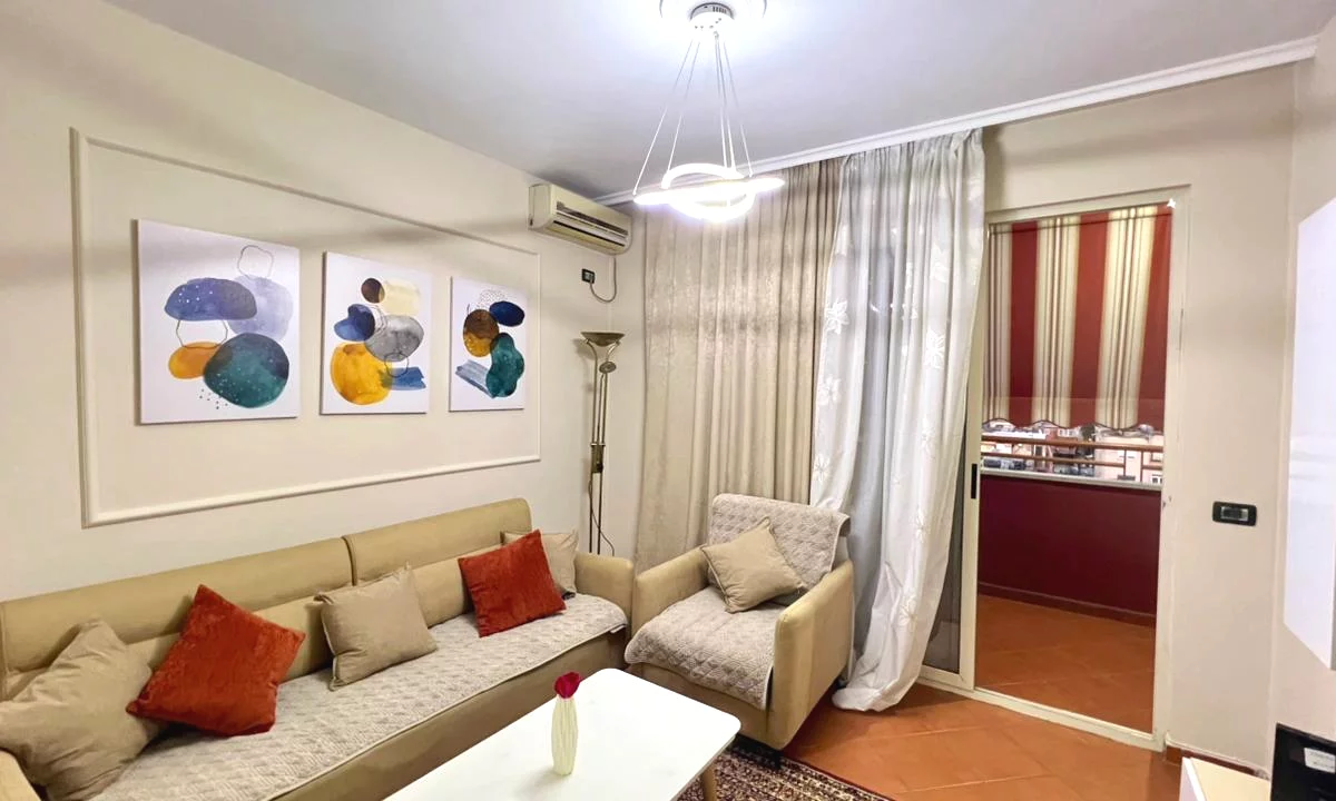 Shtepi me qera Apartament ne Tirane, 2+1, Mobilimi E mobiluar, Pagesa 800  Euro.