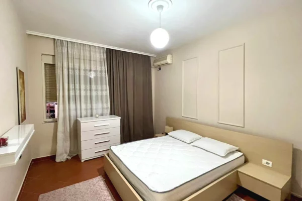 Shtepi me qera Apartament ne Tirane, 2+1, Mobilimi E mobiluar, Pagesa 800  Euro.