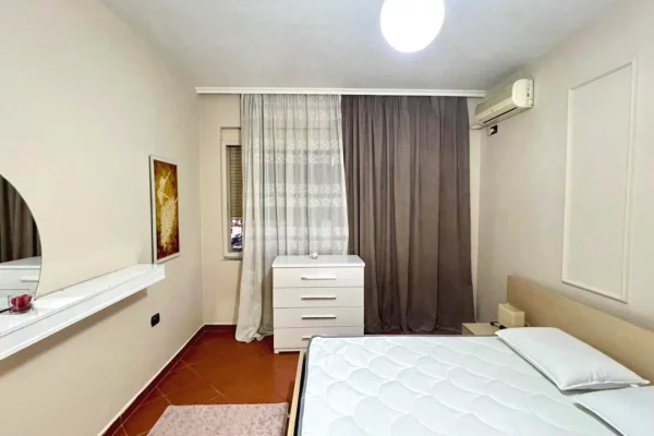 Shtepi me qera Apartament ne Tirane, 2+1, Mobilimi E mobiluar, Pagesa 800  Euro.