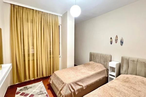 Shtepi me qera Apartament ne Tirane, 2+1, Mobilimi E mobiluar, Pagesa 800  Euro.