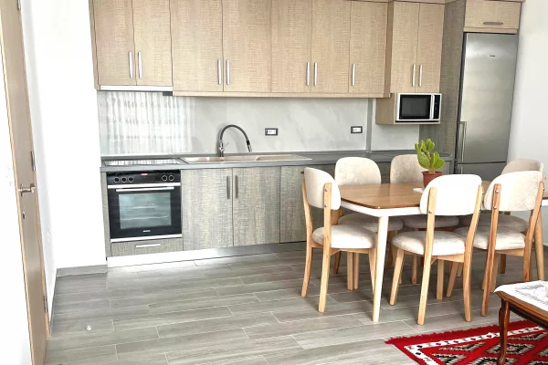 Appartamento in affitto a Tirana 3+1, Arredato