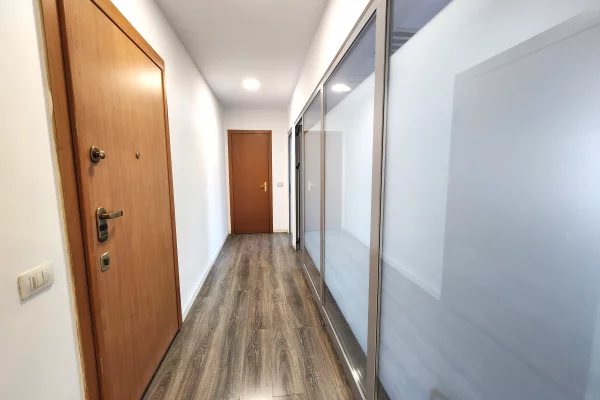 Ambient biznesi me qera 3+1 ne Tirane - 10,000 Euro