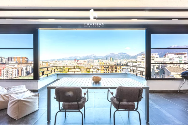 Appartamento in vendita a Tirana 2+1, Arredato