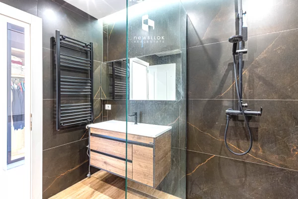 Appartamento in vendita a Tirana 2+1, Arredato