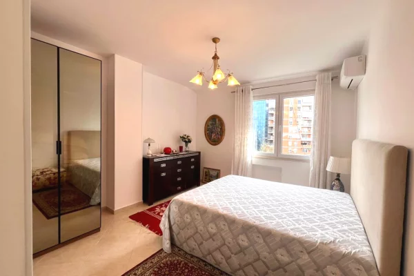 Me Qera: 3+1+2wc & Ballkon +1P.Parkimi 📍QENDER - Black Diamond Hotel (100% e Kompletuar) Location Premium || 1,300Euro/muaj