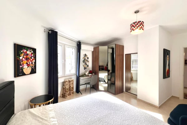 Me Qera: 3+1+2wc & Ballkon +1P.Parkimi 📍QENDER - Black Diamond Hotel (100% e Kompletuar) Location Premium || 1,300Euro/muaj