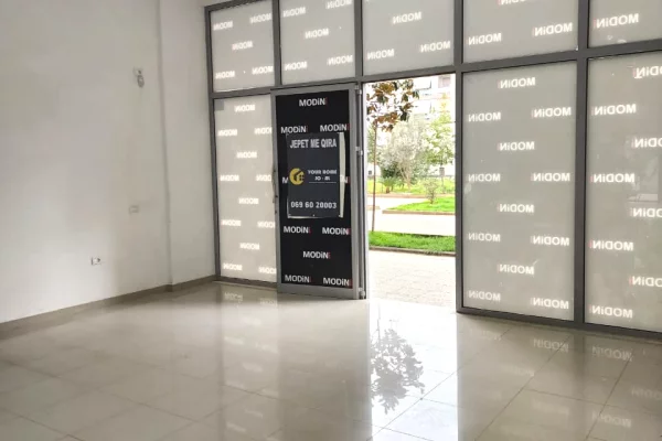 Super Dyqan me Qira ( 139 m2) 📍Komuna parisit / kika 2 Lartesi 4.5 m( behet 2 kate) 2400 eu ( bruto)