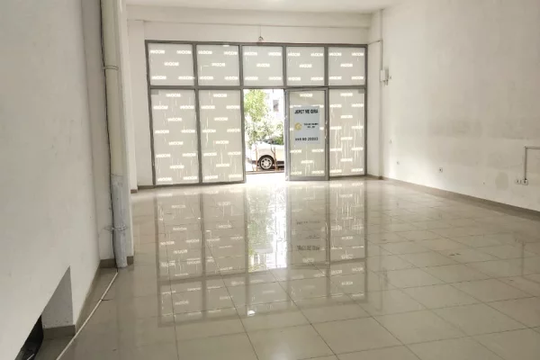 Super Dyqan me Qira ( 139 m2) 📍Komuna parisit / kika 2 Lartesi 4.5 m( behet 2 kate) 2400 eu ( bruto)