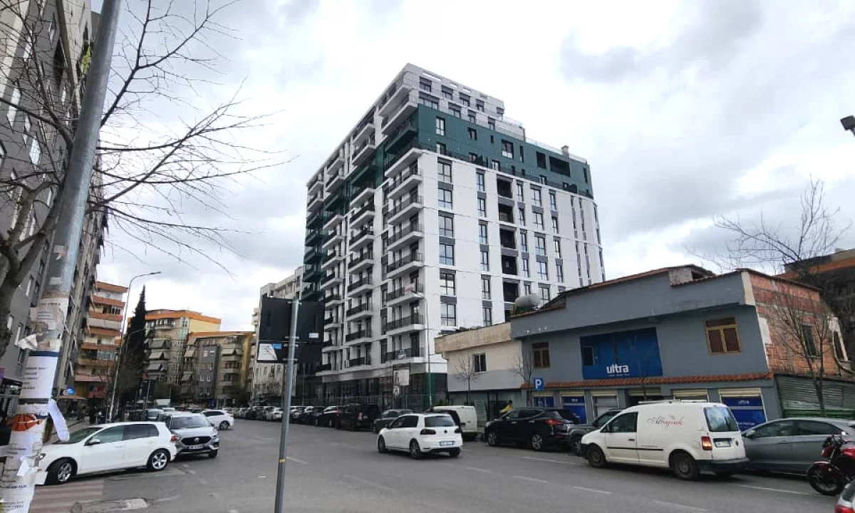 Super Dyqan me Qira ( 139 m2) 📍Komuna parisit / kika 2 Lartesi 4.5 m( behet 2 kate) 2400 eu ( bruto)