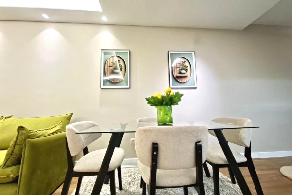 Shtepi me qera Apartament ne Tirane, 2+1, Mobilimi E mobiluar, Pagesa 90,000  Leke.