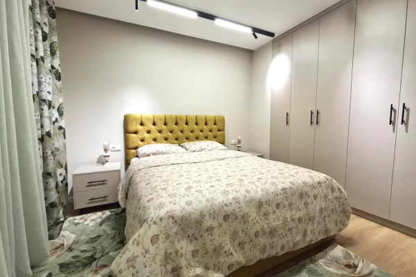 Shtepi me qera Apartament ne Tirane, 2+1, Mobilimi E mobiluar, Pagesa 90,000  Leke.