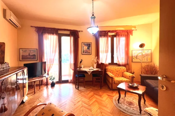 Shtepi me qera Apartament ne Tirane, 2+1, Mobilimi E mobiluar, Pagesa 650  Euro.