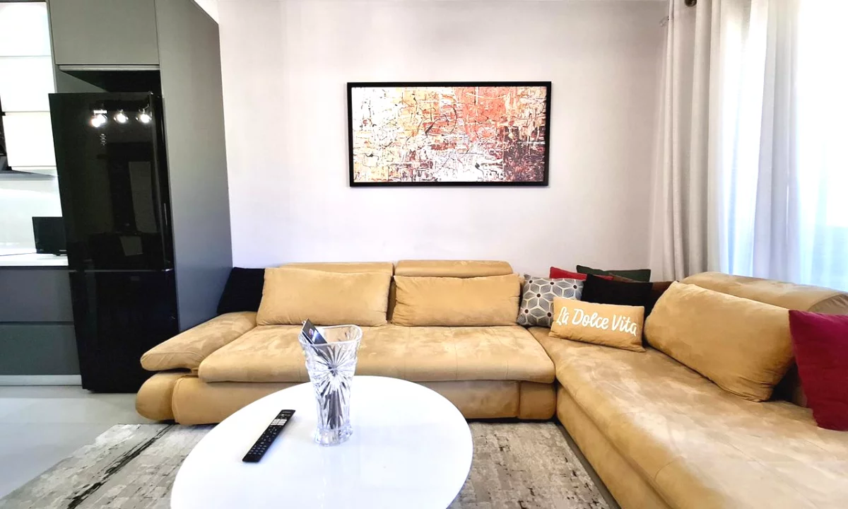 Shtepi me qera Apartament ne Tirane, 1+1, Mobilimi E mobiluar, Pagesa 800  Euro.