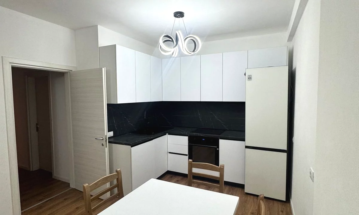 Shtepi ne shitje Apartament ne Tirane, 1+1, Mobilimi E mobiluar, Pagesa 165,000  Euro.
