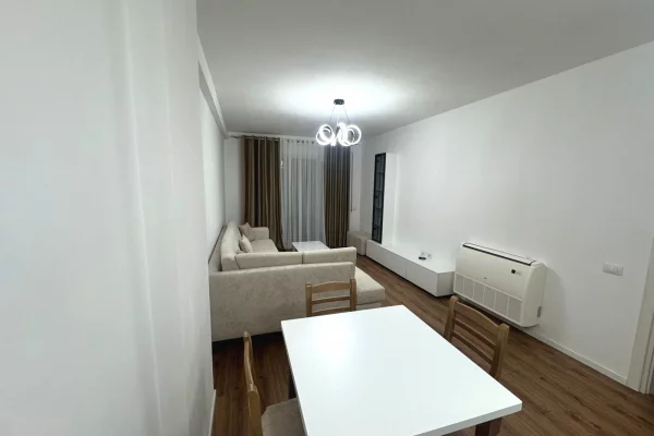 Shtepi ne shitje Apartament ne Tirane, 1+1, Mobilimi E mobiluar, Pagesa 165,000  Euro.