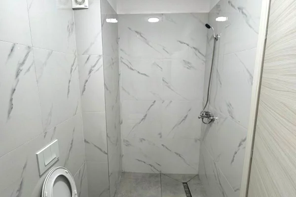 Shtepi ne shitje Apartament ne Tirane, 1+1, Mobilimi E mobiluar, Pagesa 165,000  Euro.