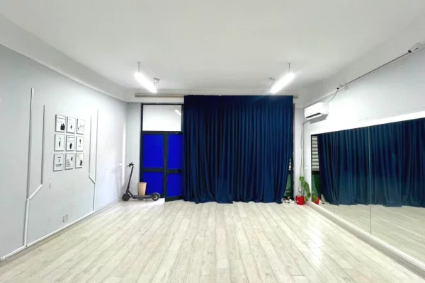 SHITET Njesi Biznesi :📍21 Dhjetori (Mulliri i Vjeter) - 79,000€ - S.58m² - Kt.0 - Pallat i Ri || Oferte Reale Investimi‼️