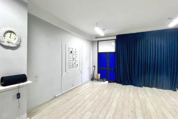 SHITET Njesi Biznesi :📍21 Dhjetori (Mulliri i Vjeter) - 79,000Euro - S.58m2 - Kt.0 - Pallat i Ri || Oferte Reale Investimi‼️