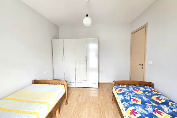 Shtepi me qera Apartament ne Tirane, 1+1, Mobilimi E mobiluar, Pagesa 40,000  Leke.
