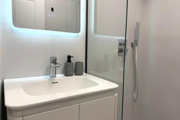 Shtepi ne shitje Apartament ne Tirane, 1+1, Mobilimi E mobiluar, Pagesa 200,000  Euro.