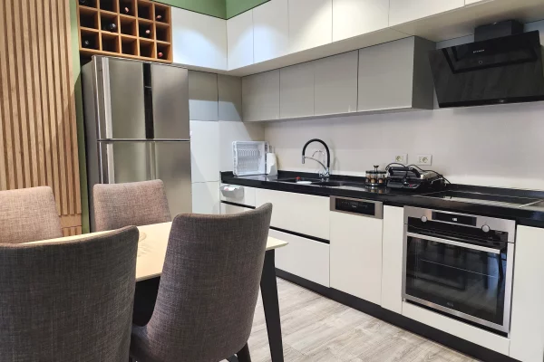 Shtepi me qera Apartament ne Tirane, 3+1, Mobilimi E mobiluar, Pagesa 1,000  Euro.