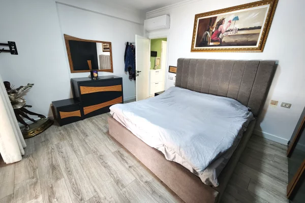 Shtepi me qera Apartament ne Tirane, 3+1, Mobilimi E mobiluar, Pagesa 1,000  Euro.