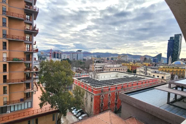 ZYRE ME Qira 300 m2( kati 6 )Sheshi Skenderbej / sahati / kulla book building( ne zemer te tiranes) Open Space / Gati ne korrik 12000 eu 