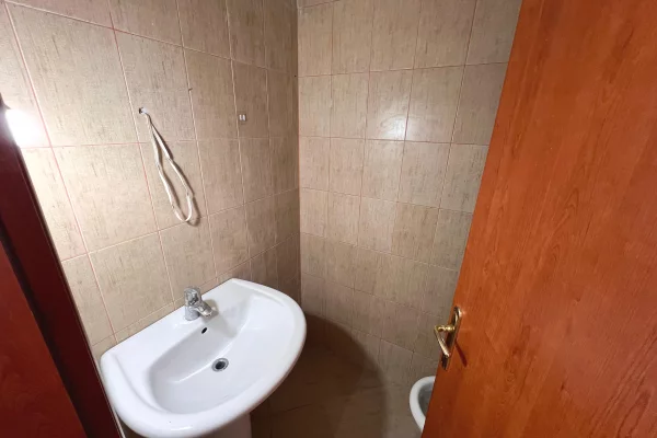 Ambient biznesi me qera 1+1 ne Tirane - 1,000 Euro