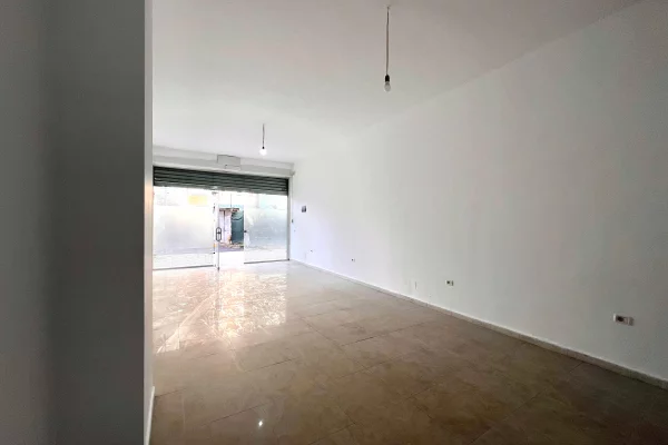 Jepet me Qera Dyqan (114m2) Open Space 📍Qender - Black Diamond Hotel || 1,000Euro/muaj || (Selvia, kryqezimi) kati: 0