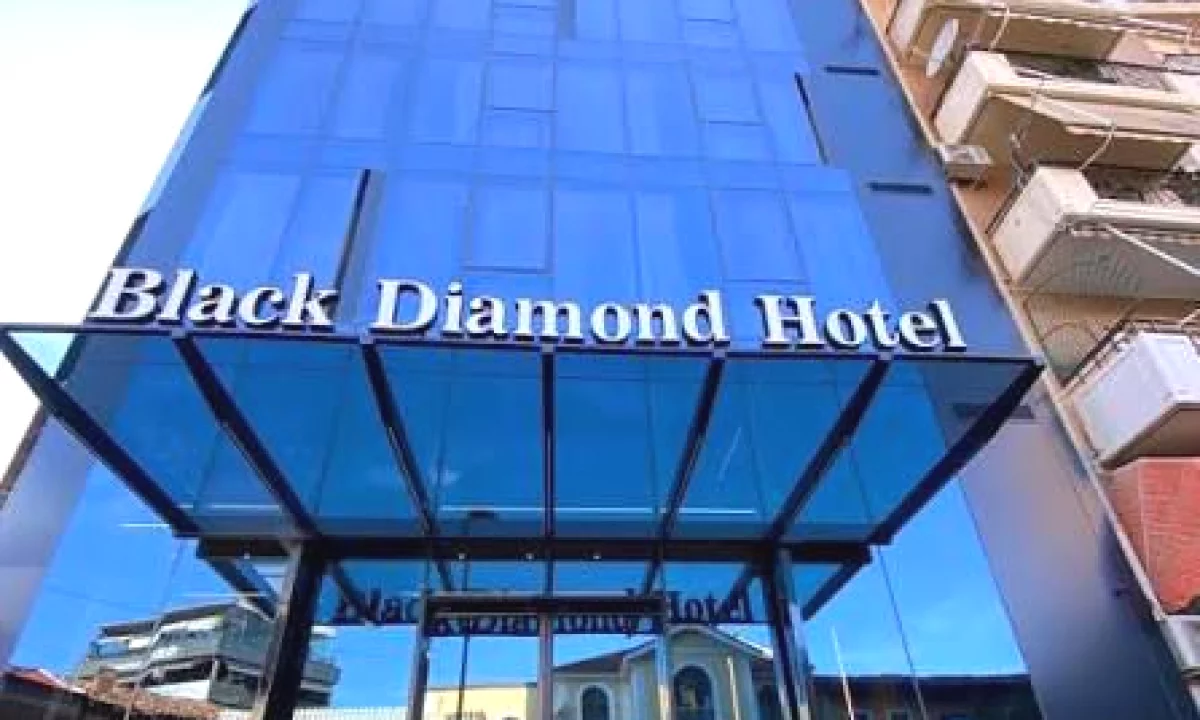 Jepet me Qera Dyqan (114m2) Open Space 📍Qender - Black Diamond Hotel || 1,000Euro/muaj || (Selvia, kryqezimi) kati: 0