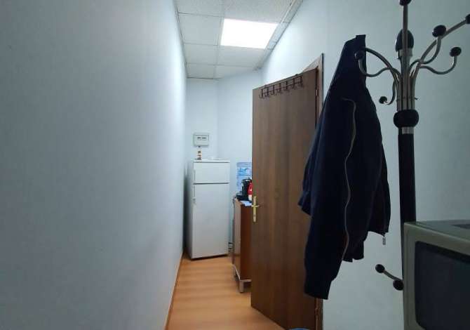 Shitet Dyqan, ne Qendren e Biznesit Torre Drin - Ne Krah te Hotel Plaza (Qender) 