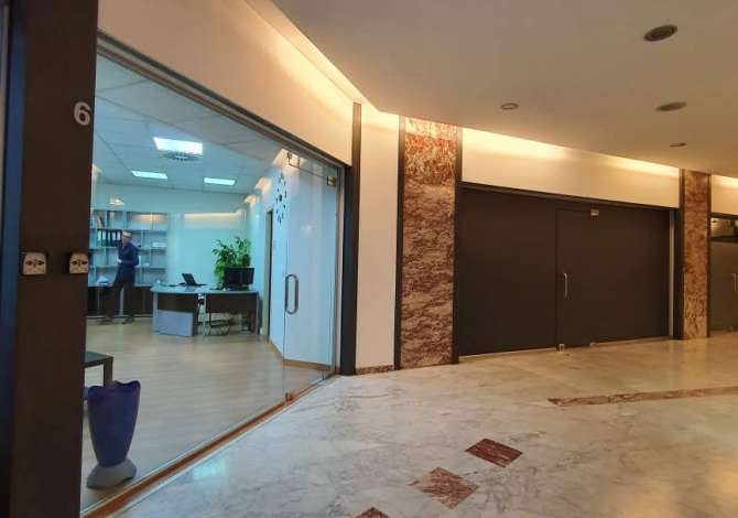 Shitet Dyqan, ne Qendren e Biznesit Torre Drin - Ne Krah te Hotel Plaza (Qender) 