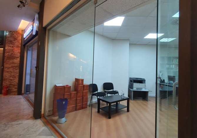 Shitet Dyqan, ne Qendren e Biznesit Torre Drin - Ne Krah te Hotel Plaza (Qender) 