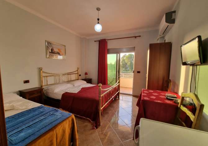 Shitet Hotel (1096m2) ne Qerret me mobil. Klasik Italian (1000m2 Truall) -600 m nga Deti - (25 Dhoma/Ap.1+1 - Restorant)