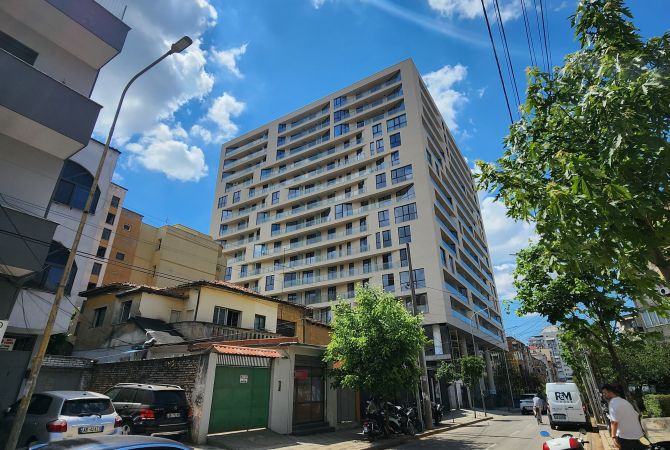 Ambjent biznesi ne shitje 1+1 ne Tirane - 697,000 Euro